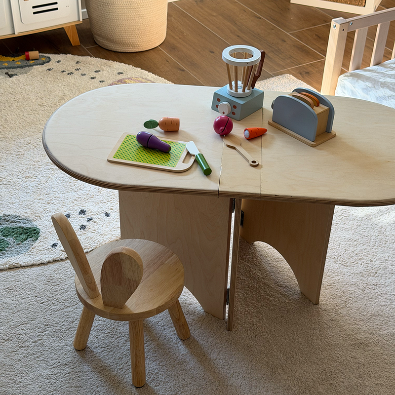 Kompakter, klappbarer Spieltisch fürs Kinderzimmer