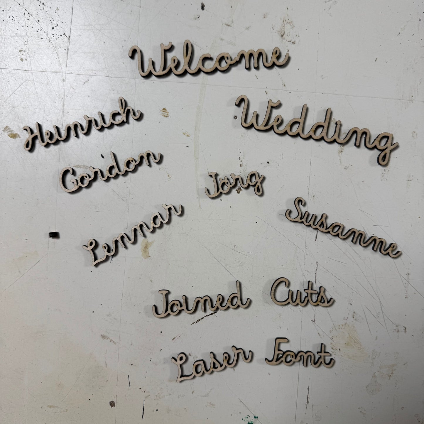 Lasercut Schrift - Schriftart für Laserschneiden Joined Cuts