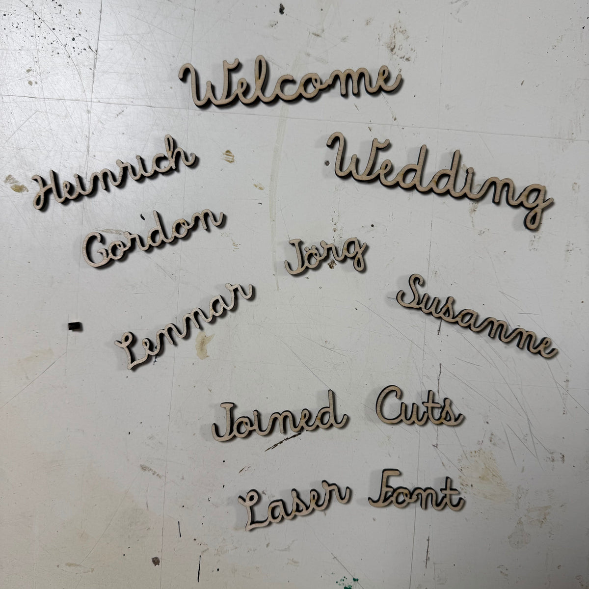 Joined Cuts – Schriftart für Laser, Plotter & 3D-Druck